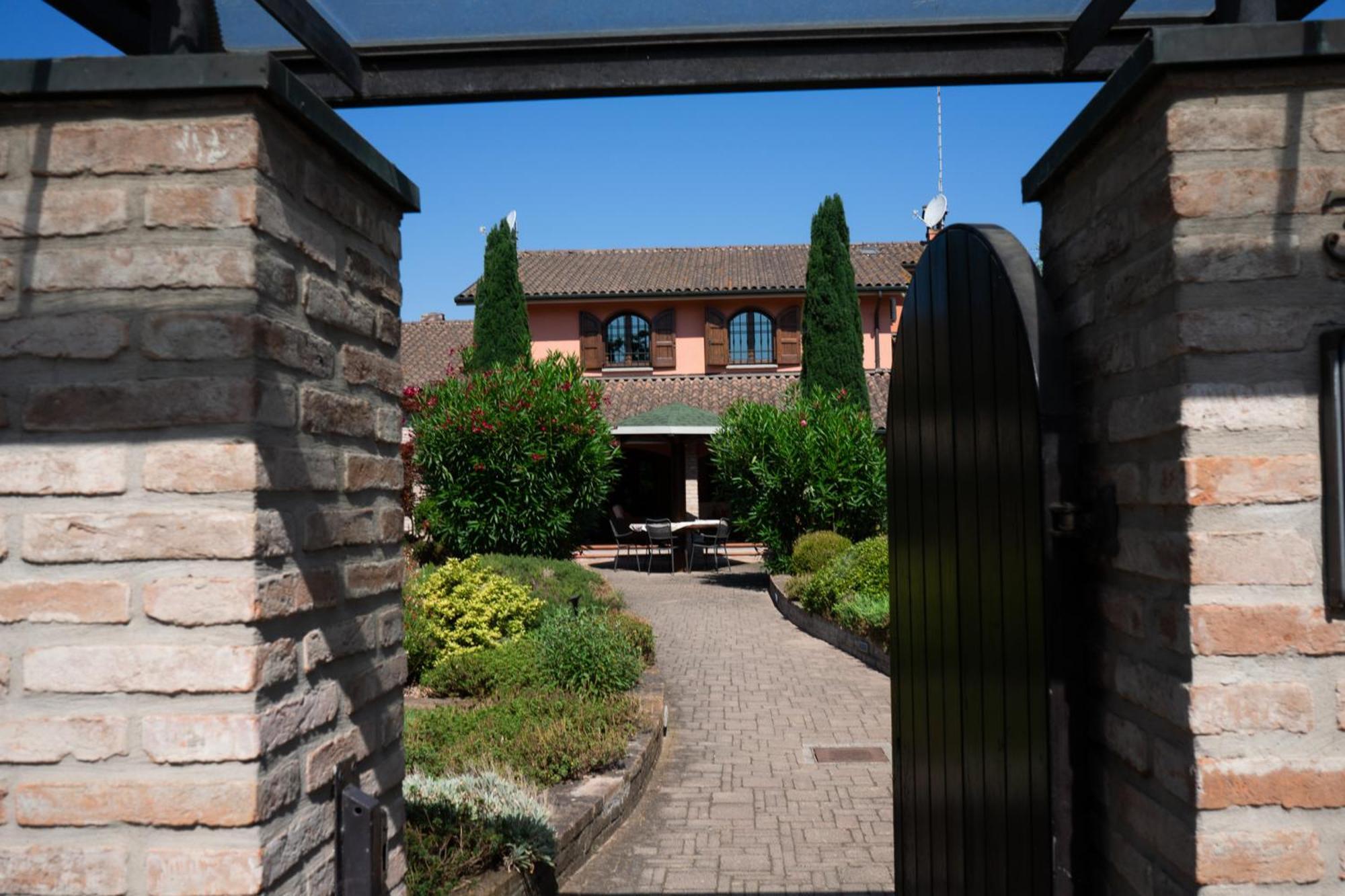 B&B Villa Argiolas Модена Экстерьер фото